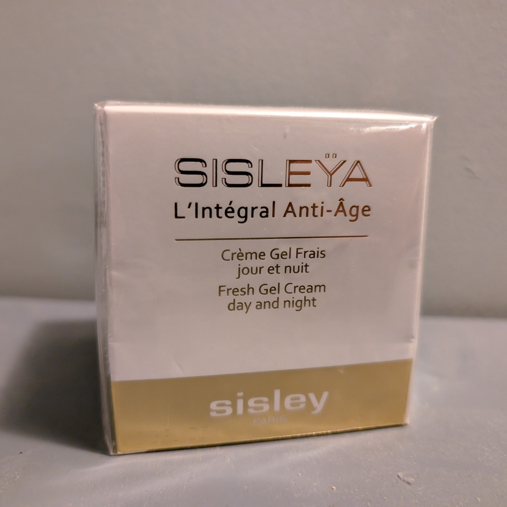 Sisley White and Gold L'Intégral Anti-Âge Fresh Gel Cream